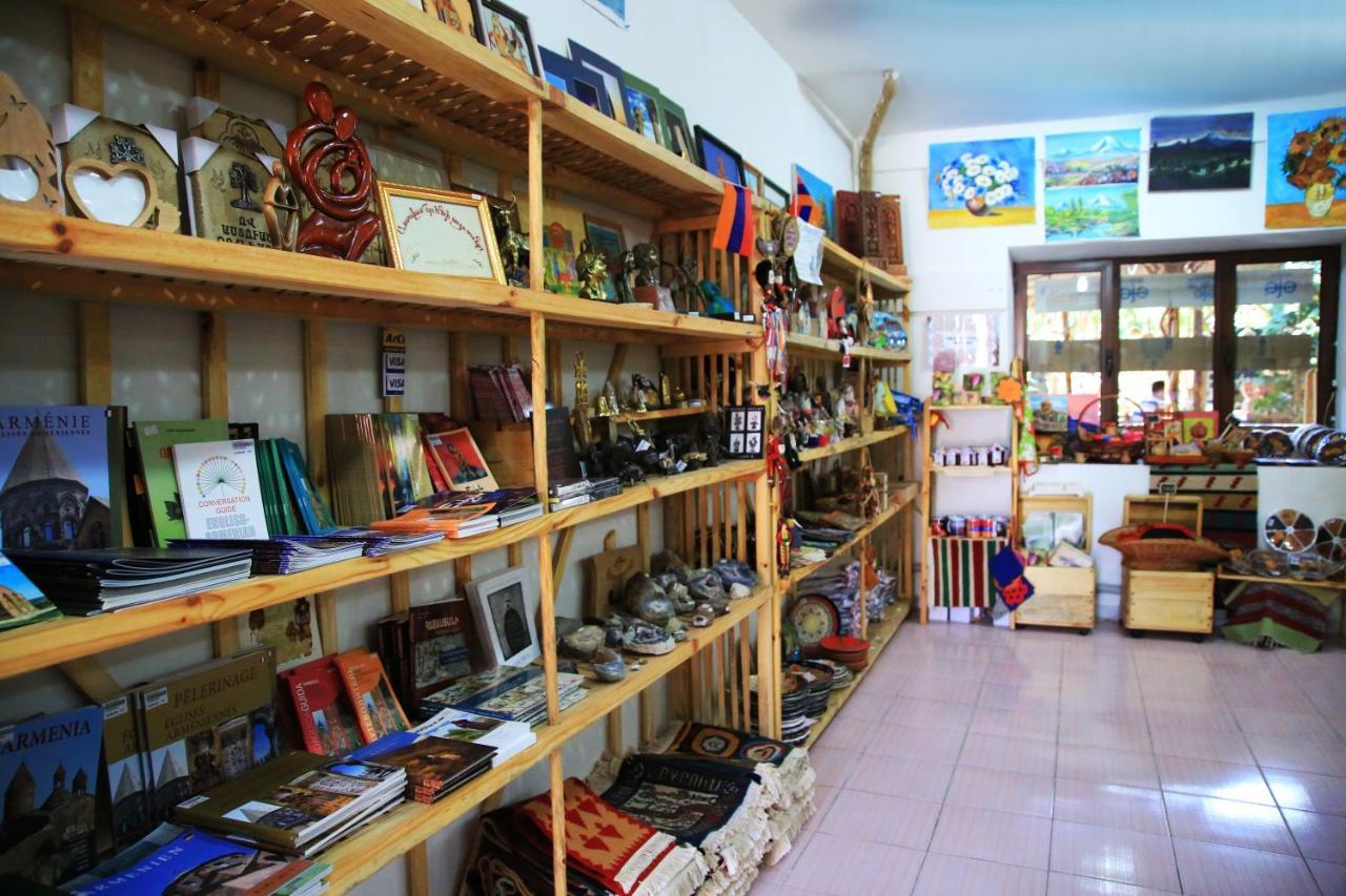 Machanents Guest House Vagharshapat Extérieur photo